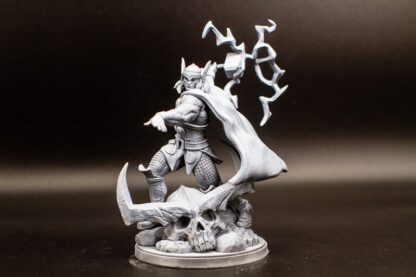 hammersworth aka Thor de c27 collectibles avec sa base 35mm